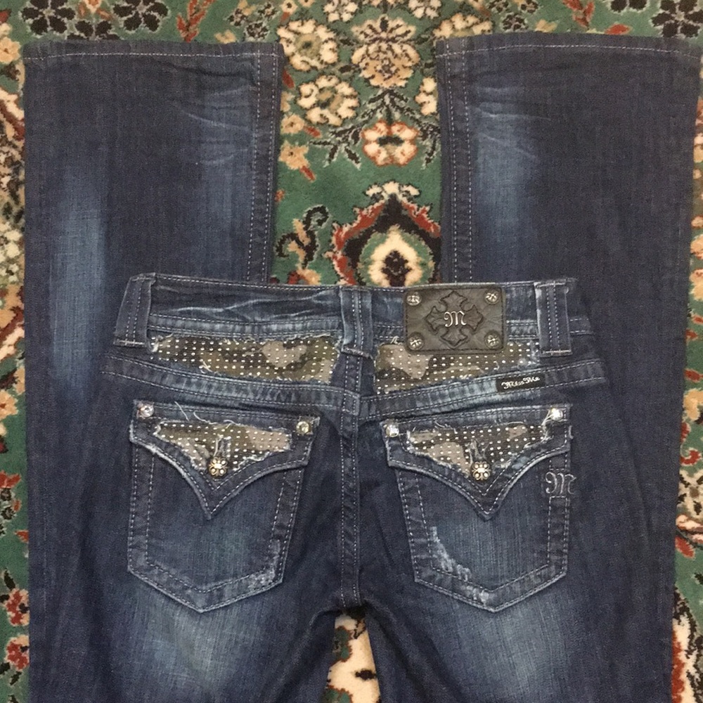Miss Me Boot Flap Pockets Low Rise Camo Rhinestone Metallic Distressed Jeans 28L